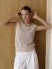  Фактурный топ без рукавов из хлопка (овсяный меланж)